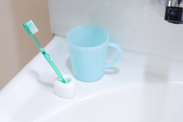 ワンタフトブラシと普通の歯ブラシの使い分け方